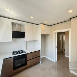 Laci̇vert Cadde Bostancı Sahi̇l Ebeveynli̇ Balkonlu 2018 Yapımı 110m²