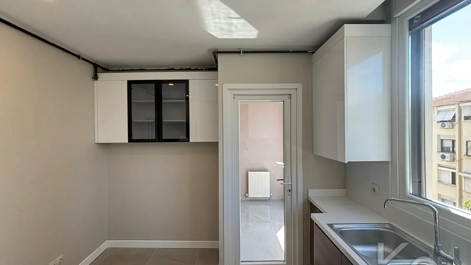 Laci̇vert Cadde Bostancı Sahi̇l Ebeveynli̇ Balkonlu 2018 Yapımı 110m²