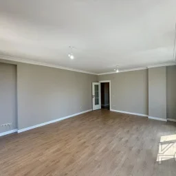 Laci̇vert Cadde Bostancı Sahi̇l Ebeveynli̇ Balkonlu 2018 Yapımı 110m²