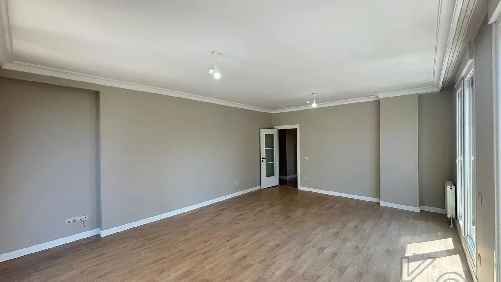 Laci̇vert Cadde Bostancı Sahi̇l Ebeveynli̇ Balkonlu 2018 Yapımı 110m²