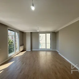 Laci̇vert Cadde Bostancı Sahi̇l Ebeveynli̇ Balkonlu 2018 Yapımı 110m²