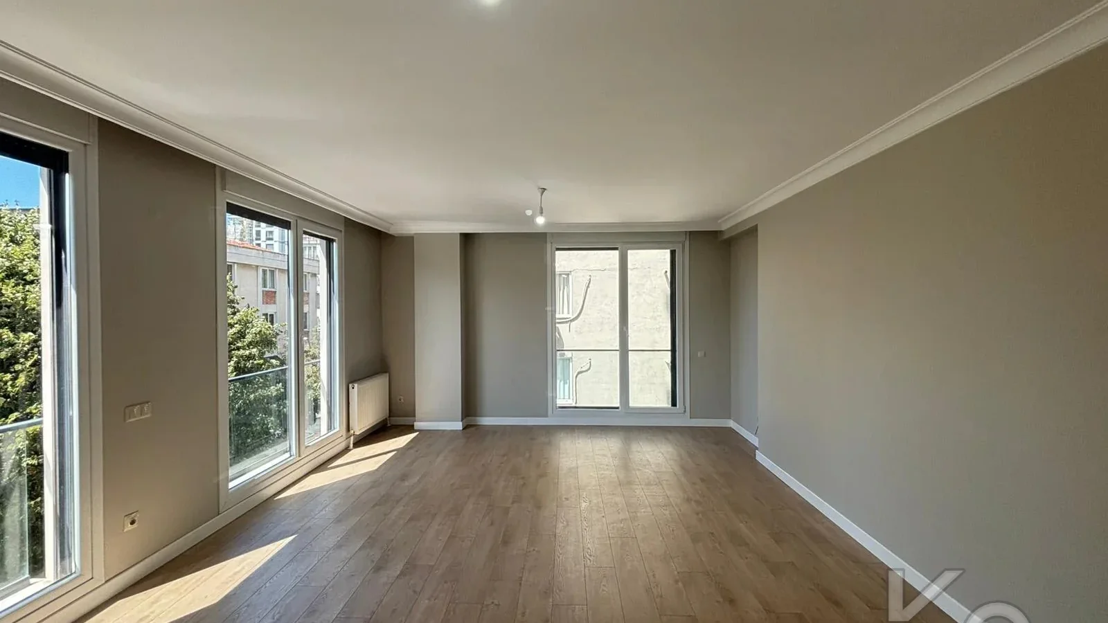 Laci̇vert Cadde Bostancı Sahi̇l Ebeveynli̇ Balkonlu 2018 Yapımı 110m²