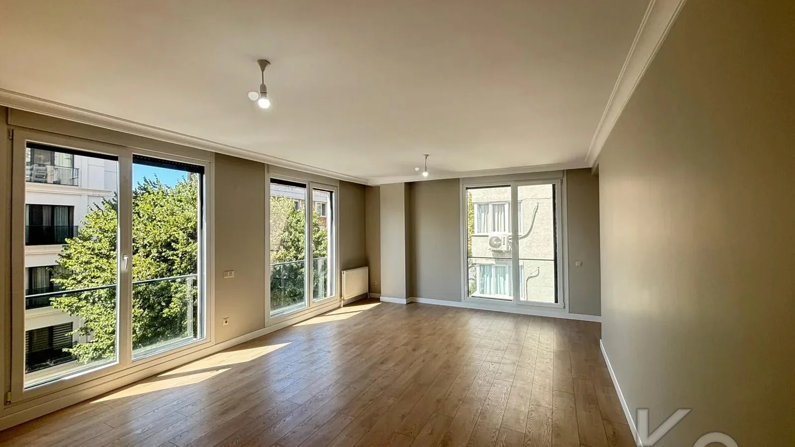 Laci̇vert Cadde Bostancı Sahi̇l Ebeveynli̇ Balkonlu 2018 Yapımı 110m²