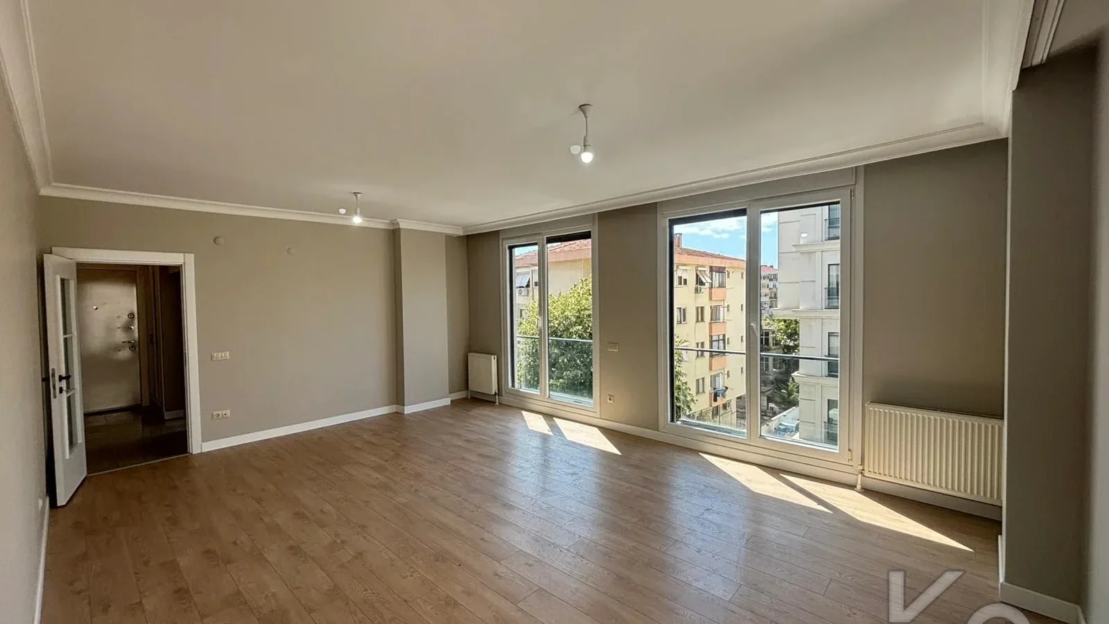 Laci̇vert Cadde Bostancı Sahi̇l Ebeveynli̇ Balkonlu 2018 Yapımı 110m²