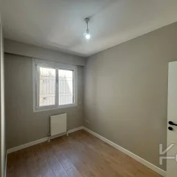 Laci̇vert Cadde Bostancı Sahi̇l Ebeveynli̇ Balkonlu 2018 Yapımı 110m²