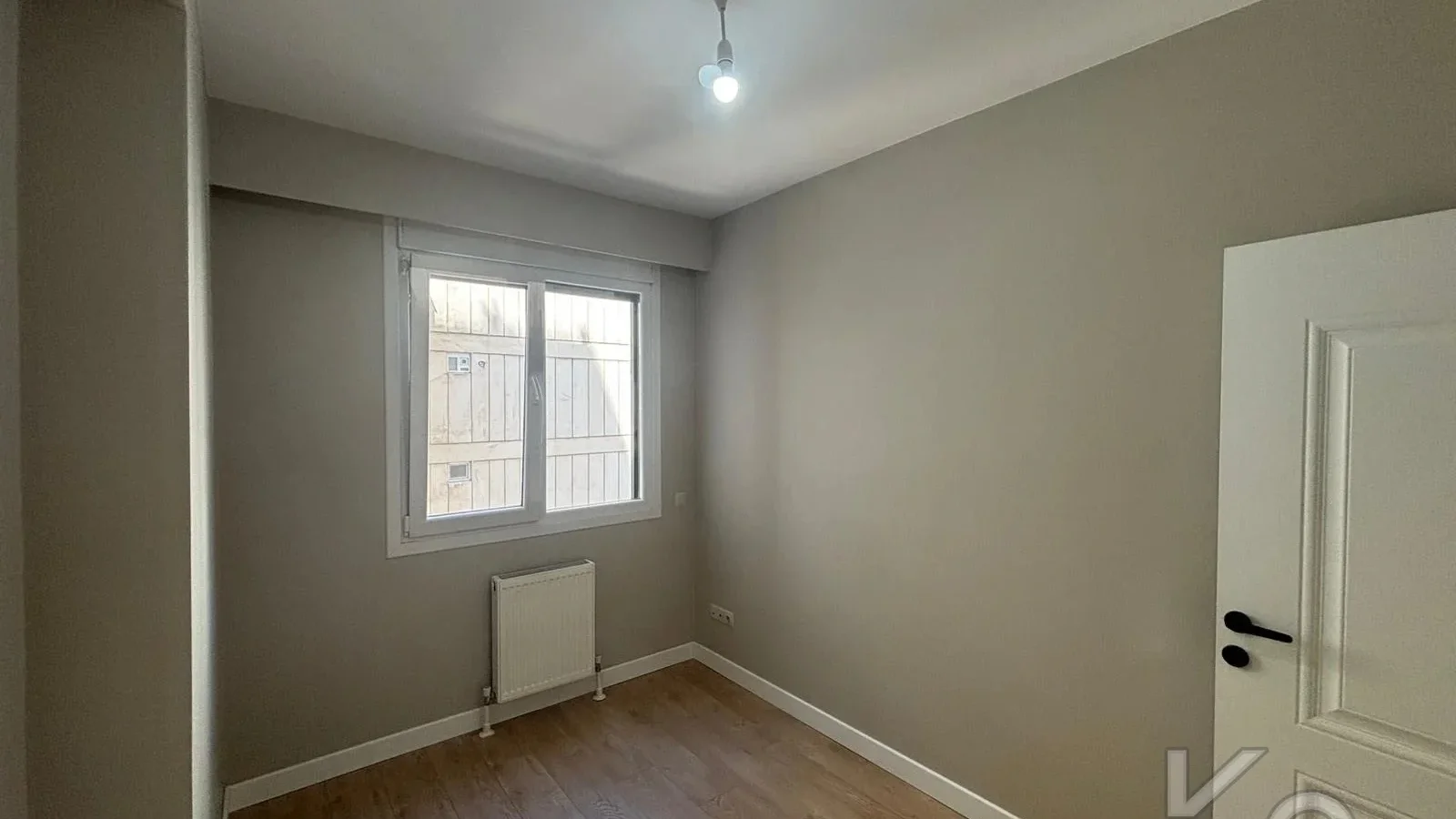 Laci̇vert Cadde Bostancı Sahi̇l Ebeveynli̇ Balkonlu 2018 Yapımı 110m²