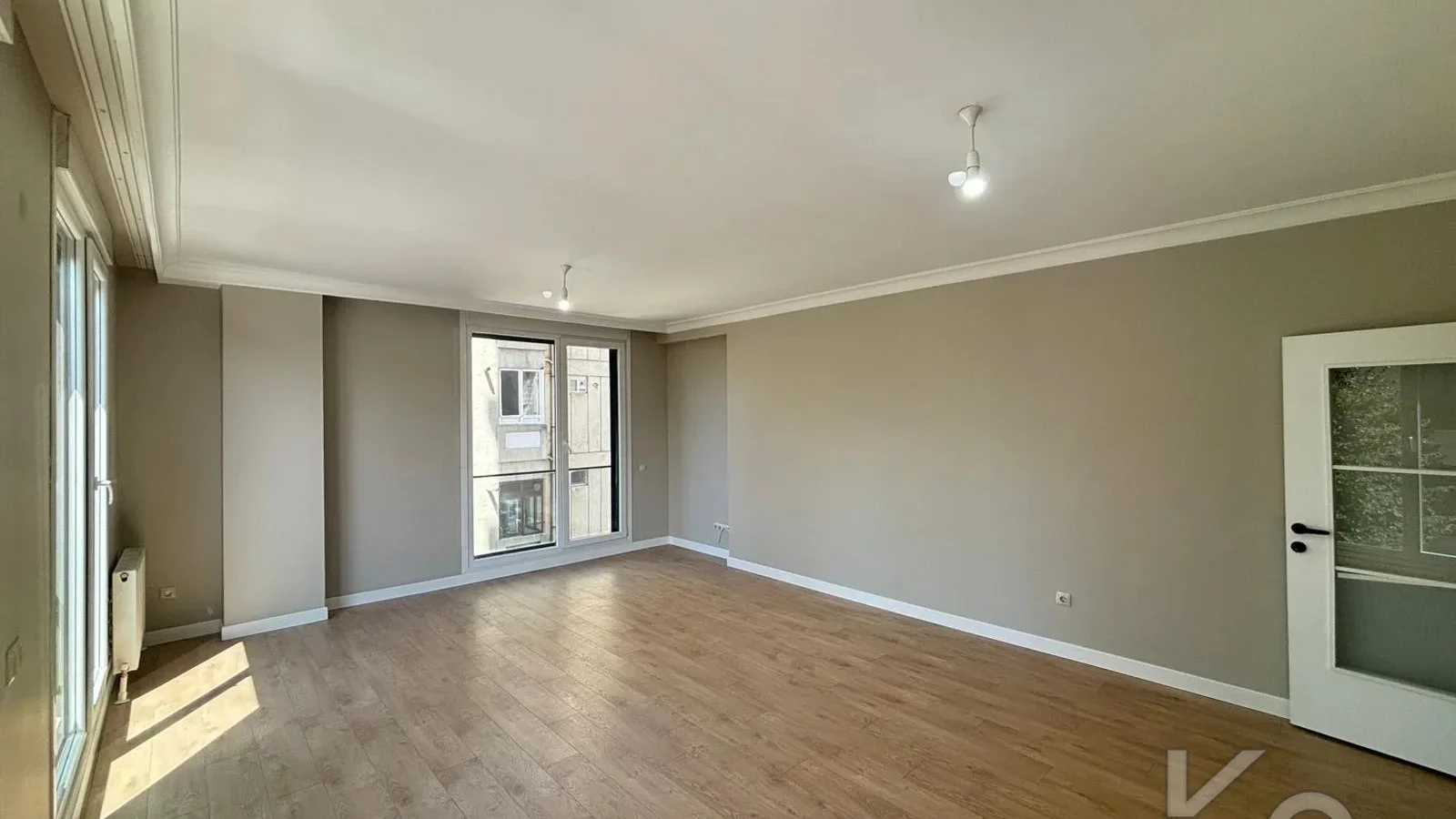 Laci̇vert Cadde Bostancı Sahi̇l Ebeveynli̇ Balkonlu 2018 Yapımı 110m²