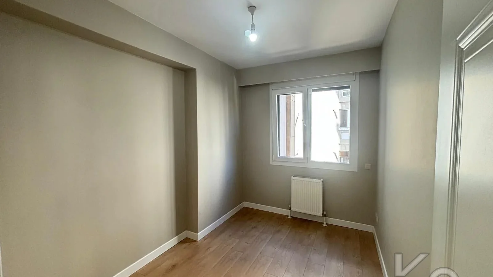Laci̇vert Cadde Bostancı Sahi̇l Ebeveynli̇ Balkonlu 2018 Yapımı 110m²