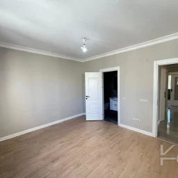 Laci̇vert Cadde Bostancı Sahi̇l Ebeveynli̇ Balkonlu 2018 Yapımı 110m²