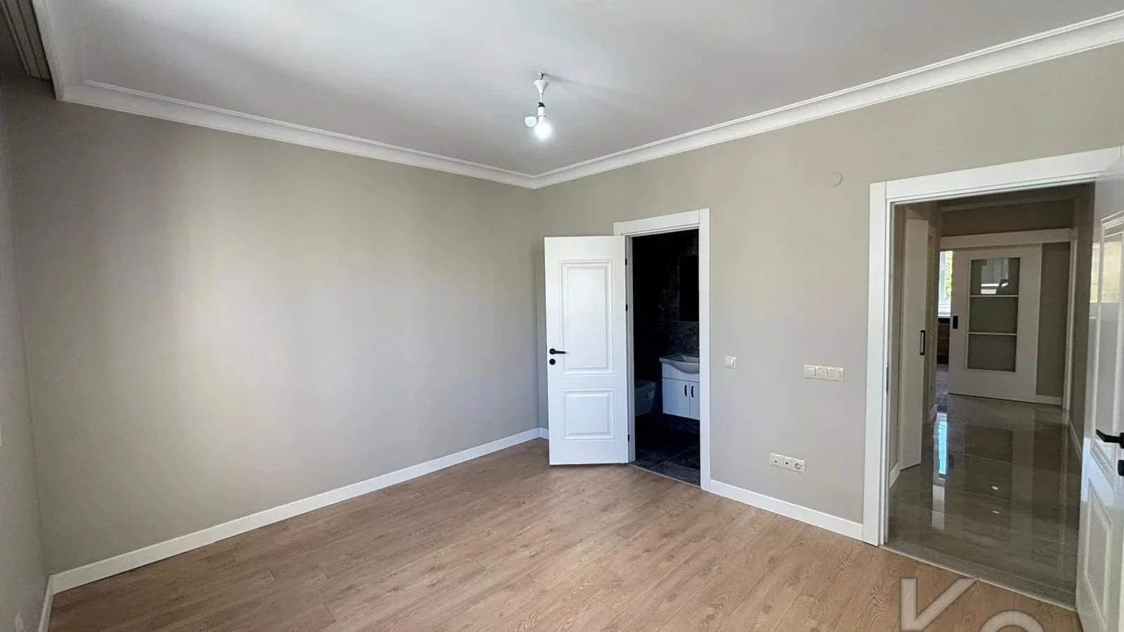 Laci̇vert Cadde Bostancı Sahi̇l Ebeveynli̇ Balkonlu 2018 Yapımı 110m²