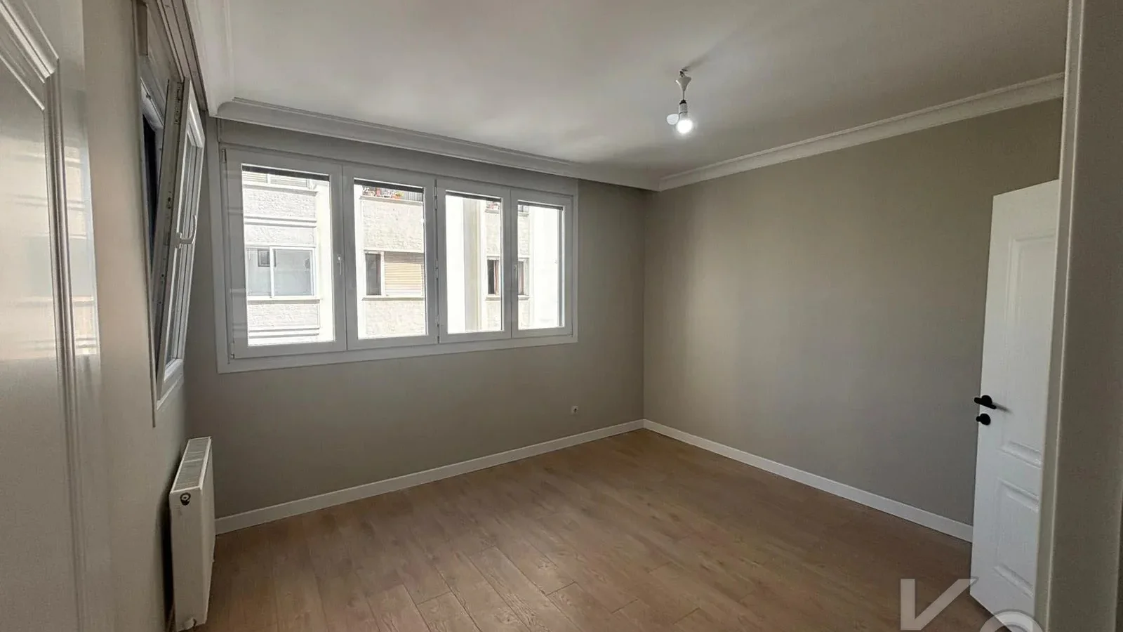 Laci̇vert Cadde Bostancı Sahi̇l Ebeveynli̇ Balkonlu 2018 Yapımı 110m²