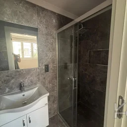 Laci̇vert Cadde Bostancı Sahi̇l Ebeveynli̇ Balkonlu 2018 Yapımı 110m²