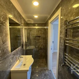Laci̇vert Cadde Bostancı Sahi̇l Ebeveynli̇ Balkonlu 2018 Yapımı 110m²