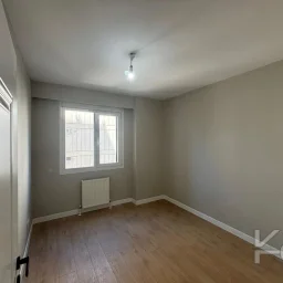 Laci̇vert Cadde Bostancı Sahi̇l Ebeveynli̇ Balkonlu 2018 Yapımı 110m²