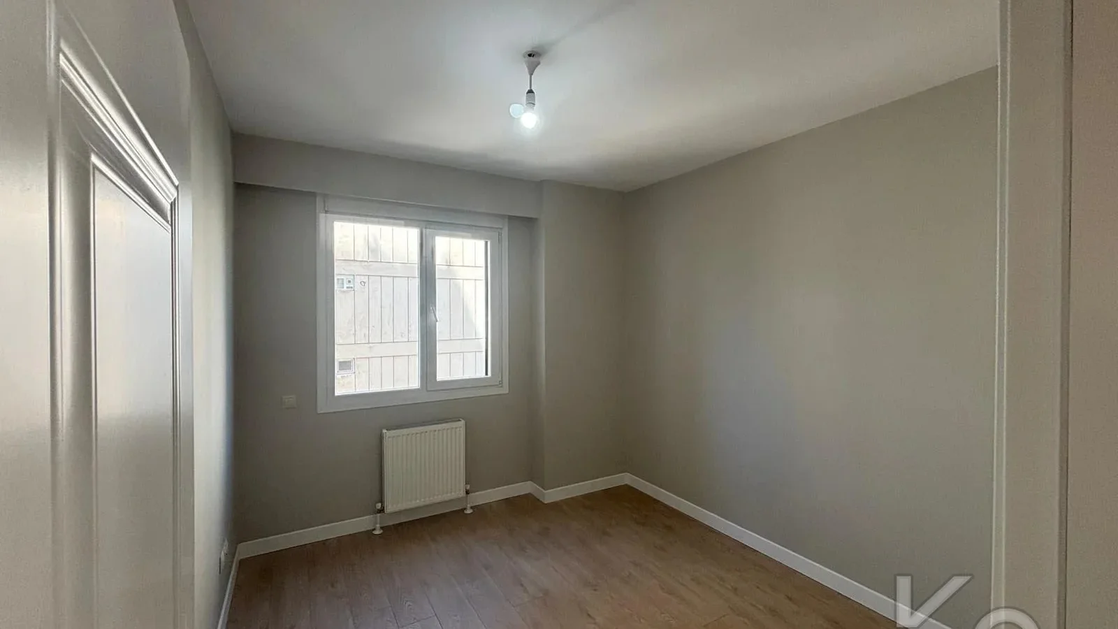 Laci̇vert Cadde Bostancı Sahi̇l Ebeveynli̇ Balkonlu 2018 Yapımı 110m²
