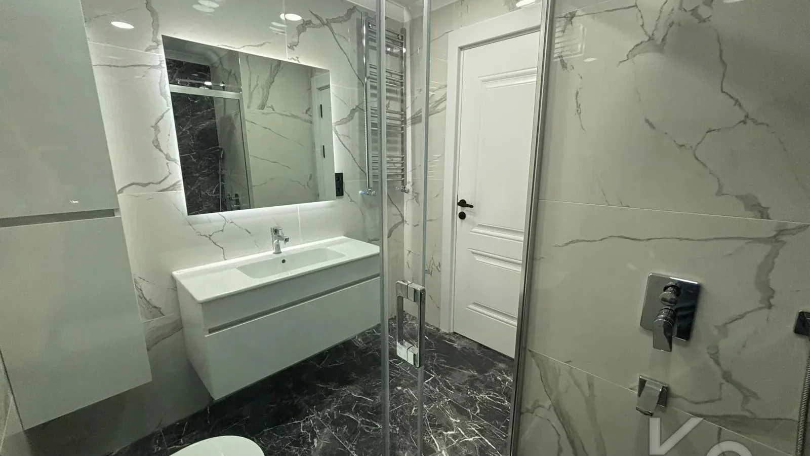 Laci̇vert Cadde Bostancı Sahi̇l Ebeveynli̇ Balkonlu 2018 Yapımı 110m²