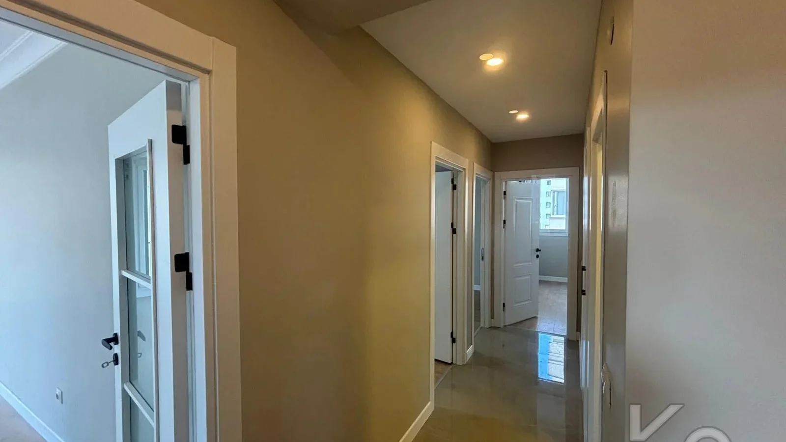 Laci̇vert Cadde Bostancı Sahi̇l Ebeveynli̇ Balkonlu 2018 Yapımı 110m²