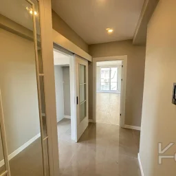 Laci̇vert Cadde Bostancı Sahi̇l Ebeveynli̇ Balkonlu 2018 Yapımı 110m²
