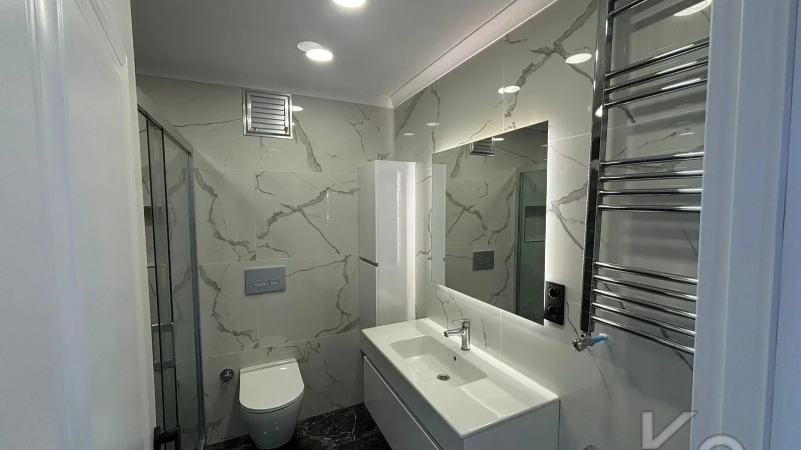 Laci̇vert Cadde Bostancı Sahi̇l Ebeveynli̇ Balkonlu 2018 Yapımı 110m²