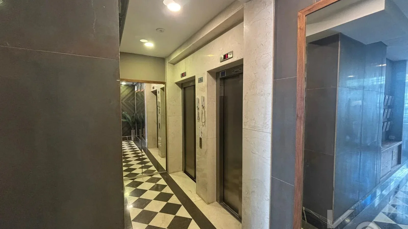 Laci̇vert Cadde Bostancı Sahi̇l Ebeveynli̇ Balkonlu 2018 Yapımı 110m²