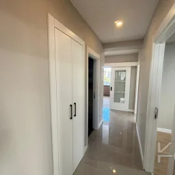 Laci̇vert Cadde Bostancı Sahi̇l Ebeveynli̇ Balkonlu 2018 Yapımı 110m²