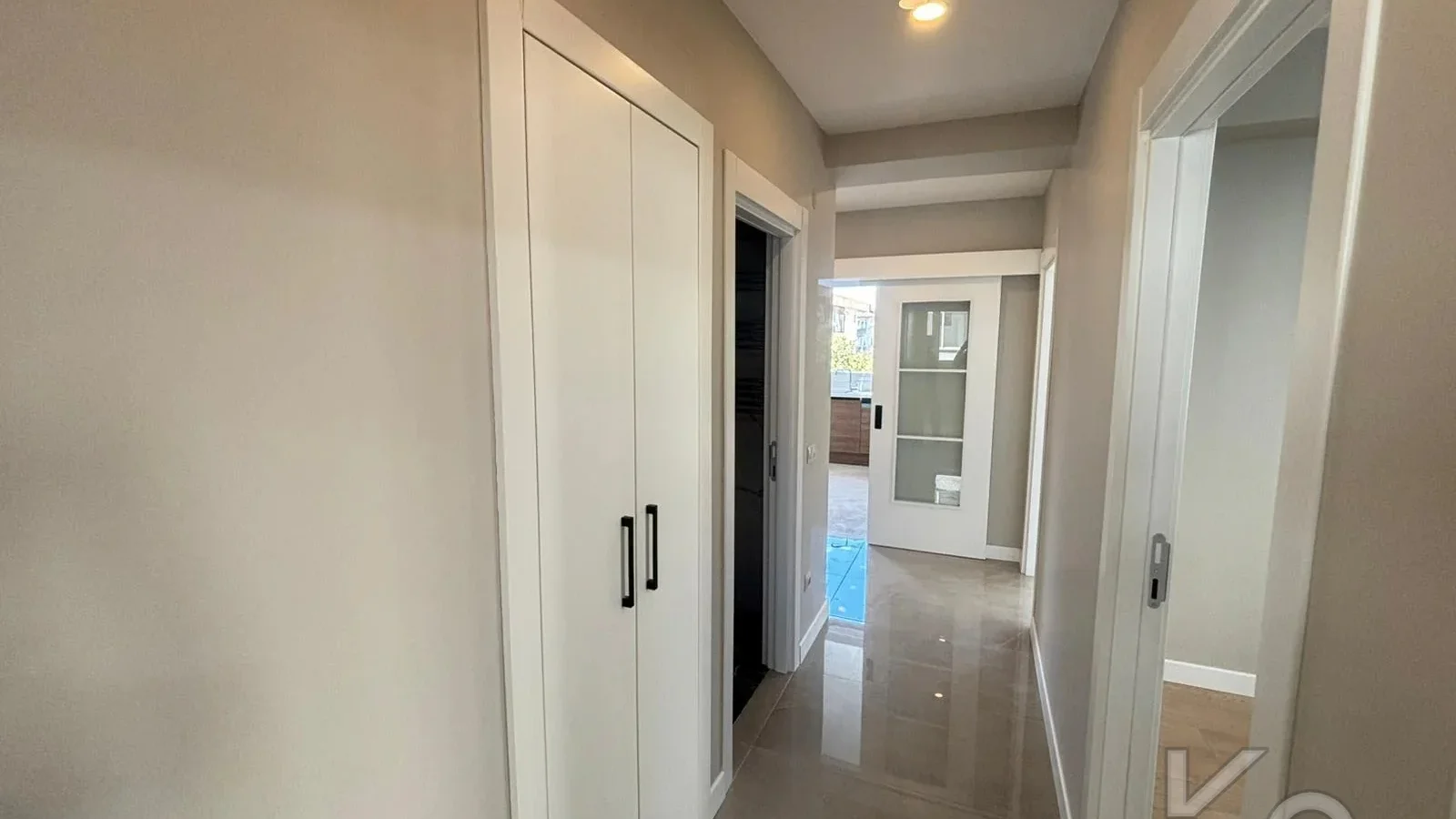 Laci̇vert Cadde Bostancı Sahi̇l Ebeveynli̇ Balkonlu 2018 Yapımı 110m²