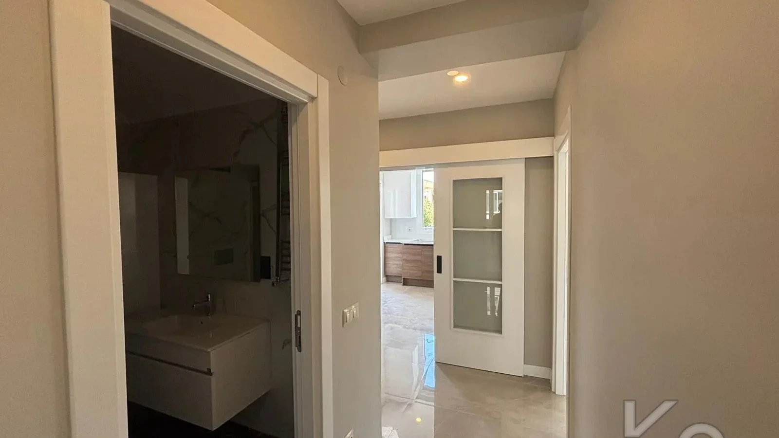 Laci̇vert Cadde Bostancı Sahi̇l Ebeveynli̇ Balkonlu 2018 Yapımı 110m²
