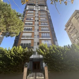 Sağlam'dan Göztepede Hastane Yakını 2+1 Kullanışlı Satılık Daire