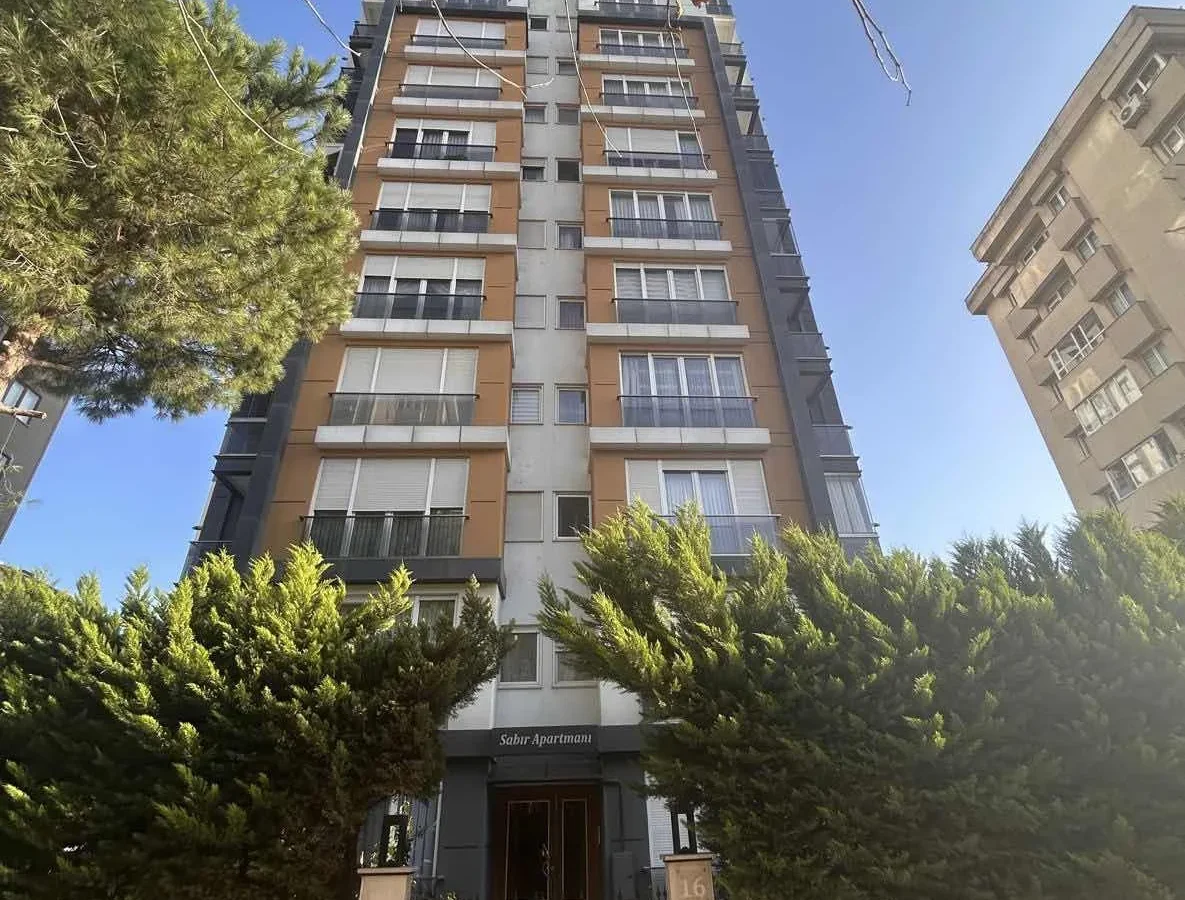 Sağlam'dan Göztepede Hastane Yakını 2+1 Kullanışlı Satılık Daire