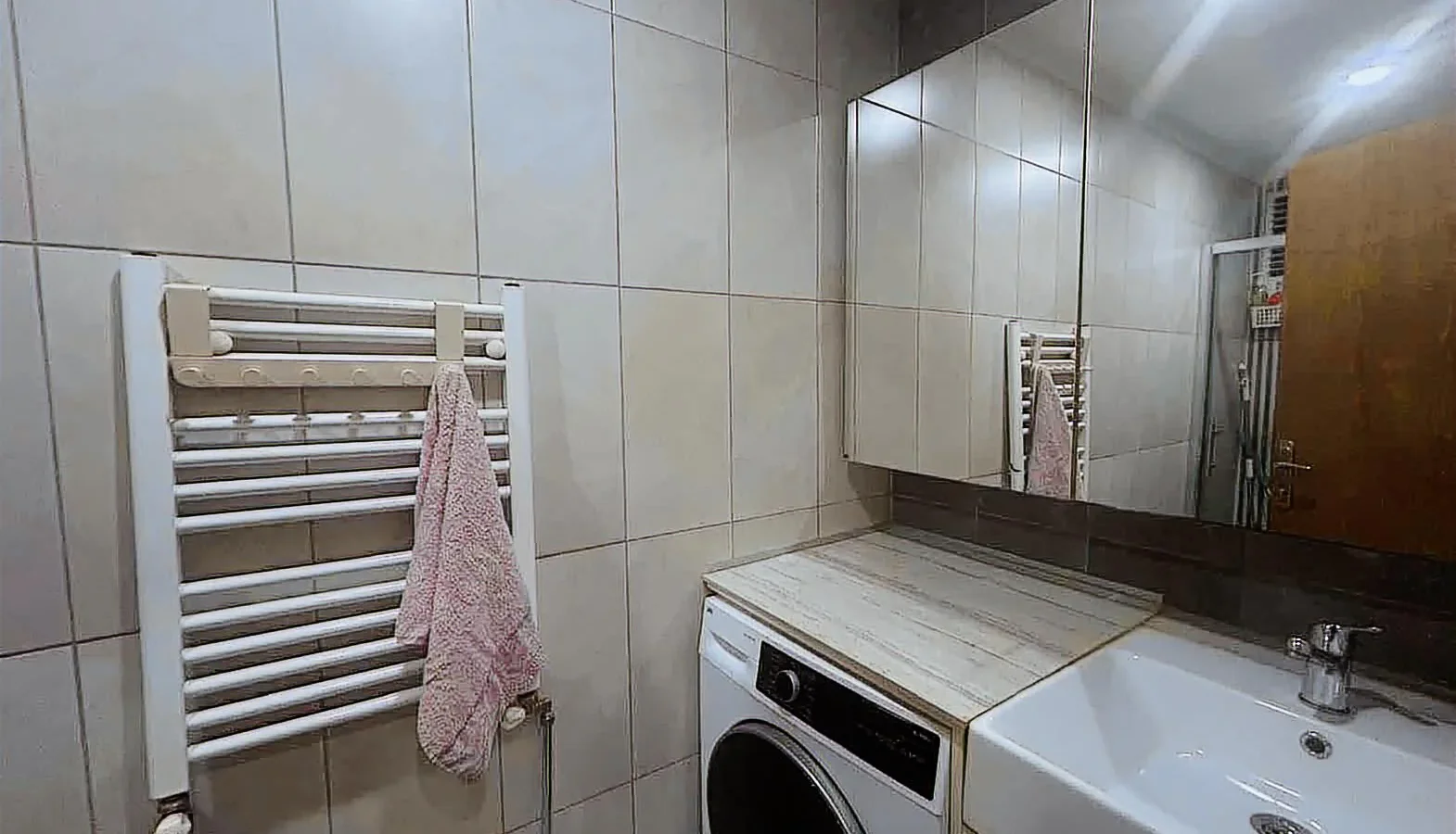 Sağlam'dan Göztepede Hastane Yakını 2+1 Kullanışlı Satılık Daire