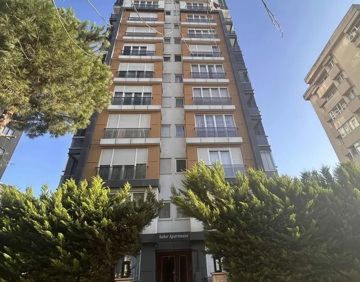 Sağlam'dan Göztepede Hastane Yakını 2+1 Kullanışlı Satılık Daire