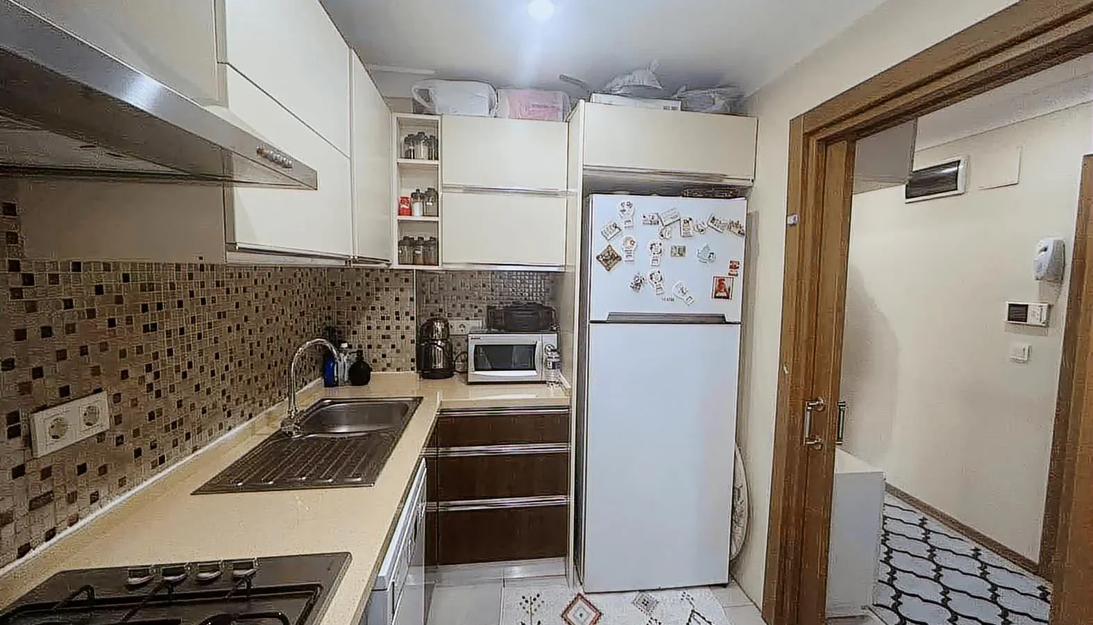 Sağlam'dan Göztepede Hastane Yakını 2+1 Kullanışlı Satılık Daire