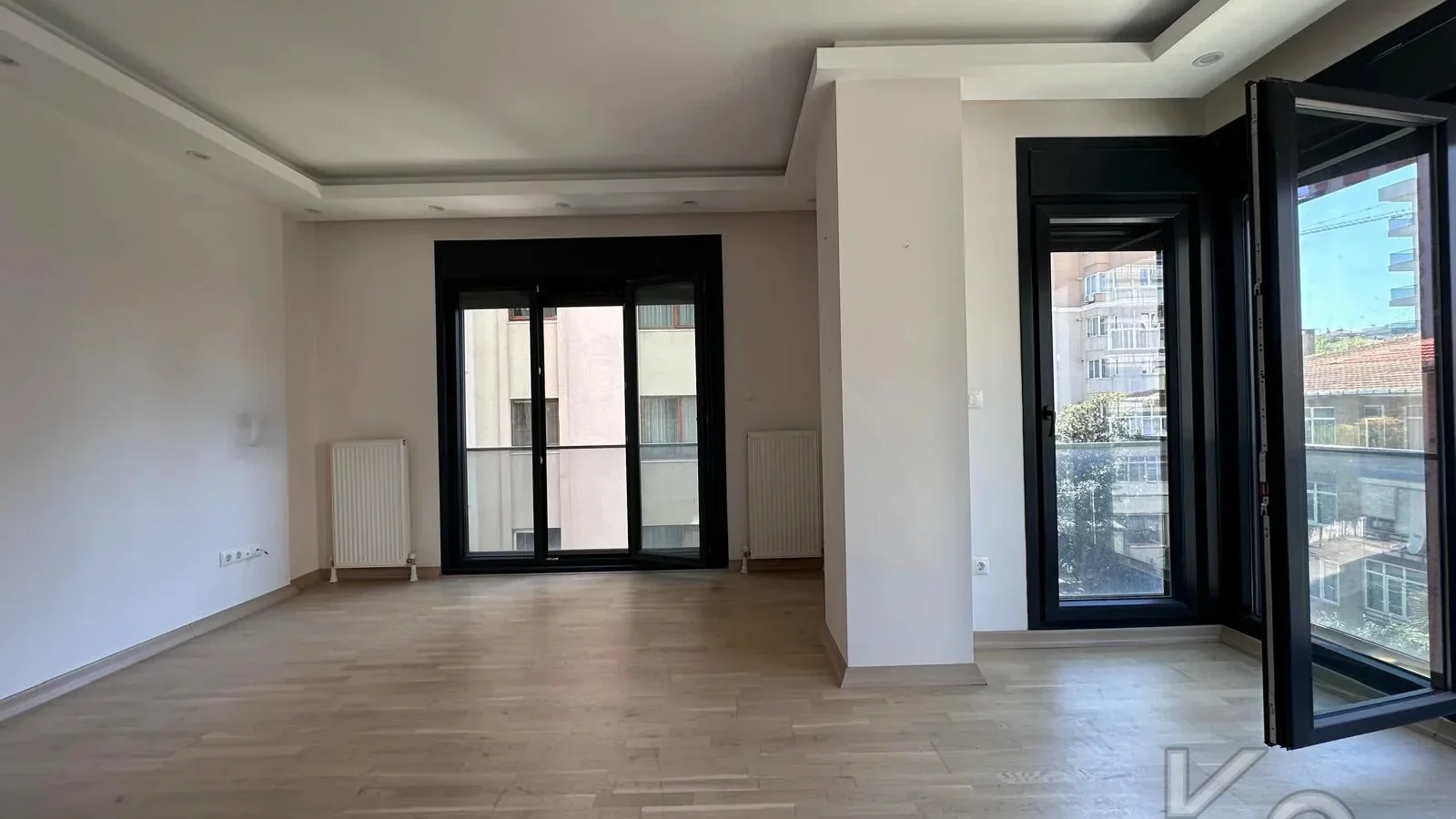 Lacivert Cadde Erenköy'de Butik Binada Kombili Ebeveyn Ban.85 M² 3+1