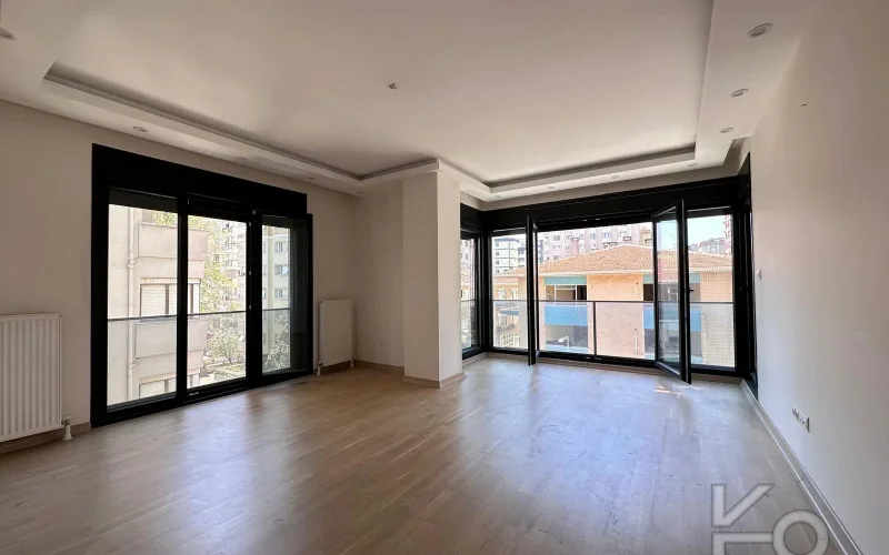 Lacivert Cadde Erenköy'de Butik Binada Kombili Ebeveyn Ban.85 M² 3+1
