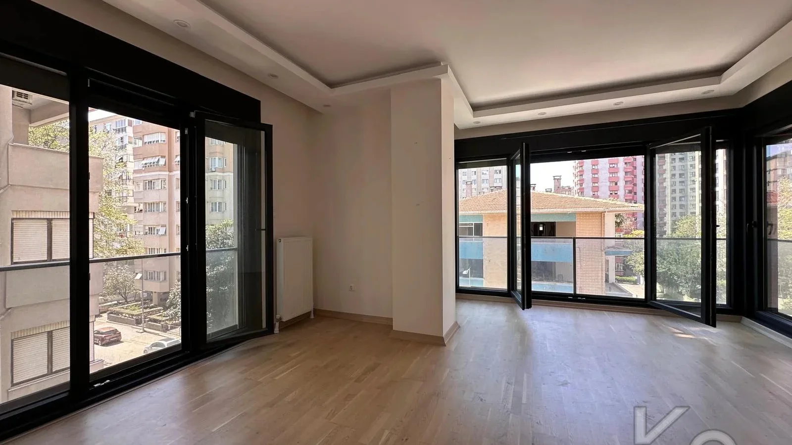 Lacivert Cadde Erenköy'de Butik Binada Kombili Ebeveyn Ban.85 M² 3+1