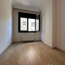 Lacivert Cadde Erenköy'de Butik Binada Kombili Ebeveyn Ban.85 M² 3+1