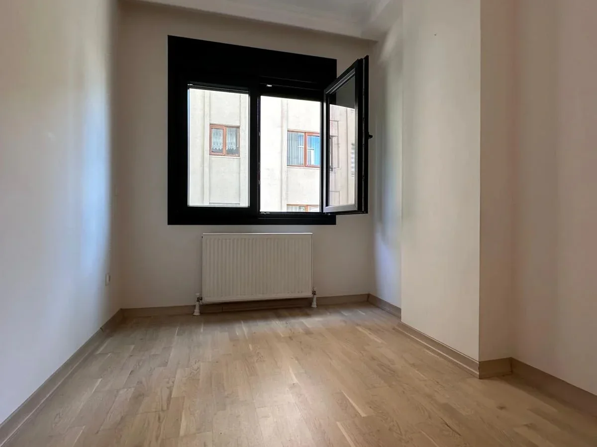 Lacivert Cadde Erenköy'de Butik Binada Kombili Ebeveyn Ban.85 M² 3+1