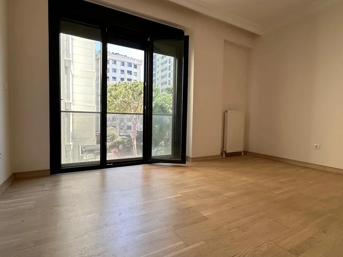 Lacivert Cadde Erenköy'de Butik Binada Kombili Ebeveyn Ban.85 M² 3+1