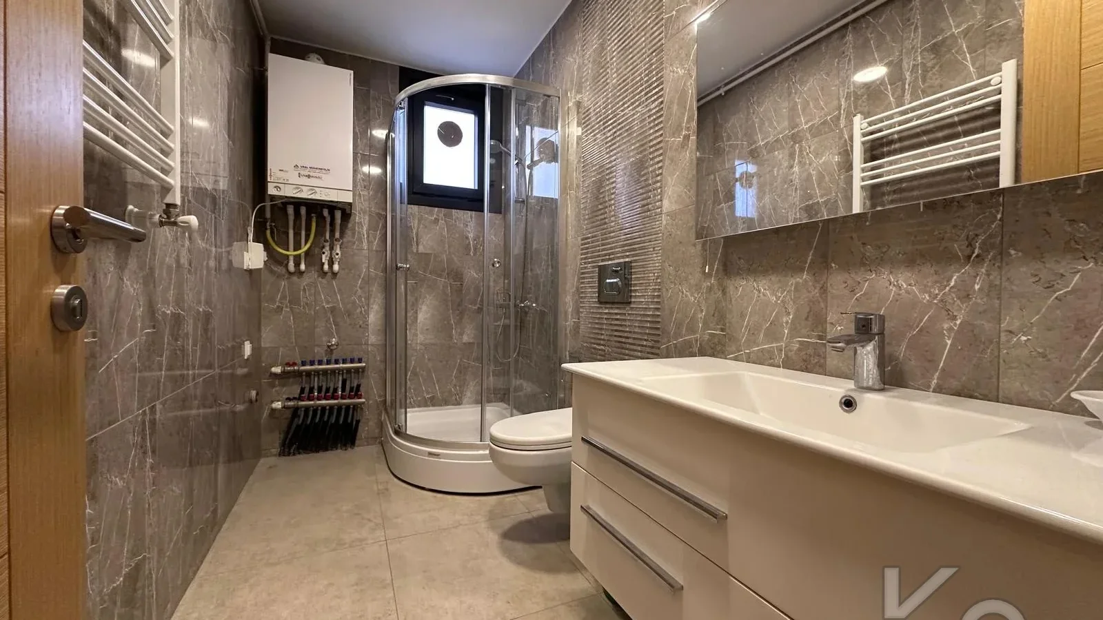 Lacivert Cadde Erenköy'de Butik Binada Kombili Ebeveyn Ban.85 M² 3+1