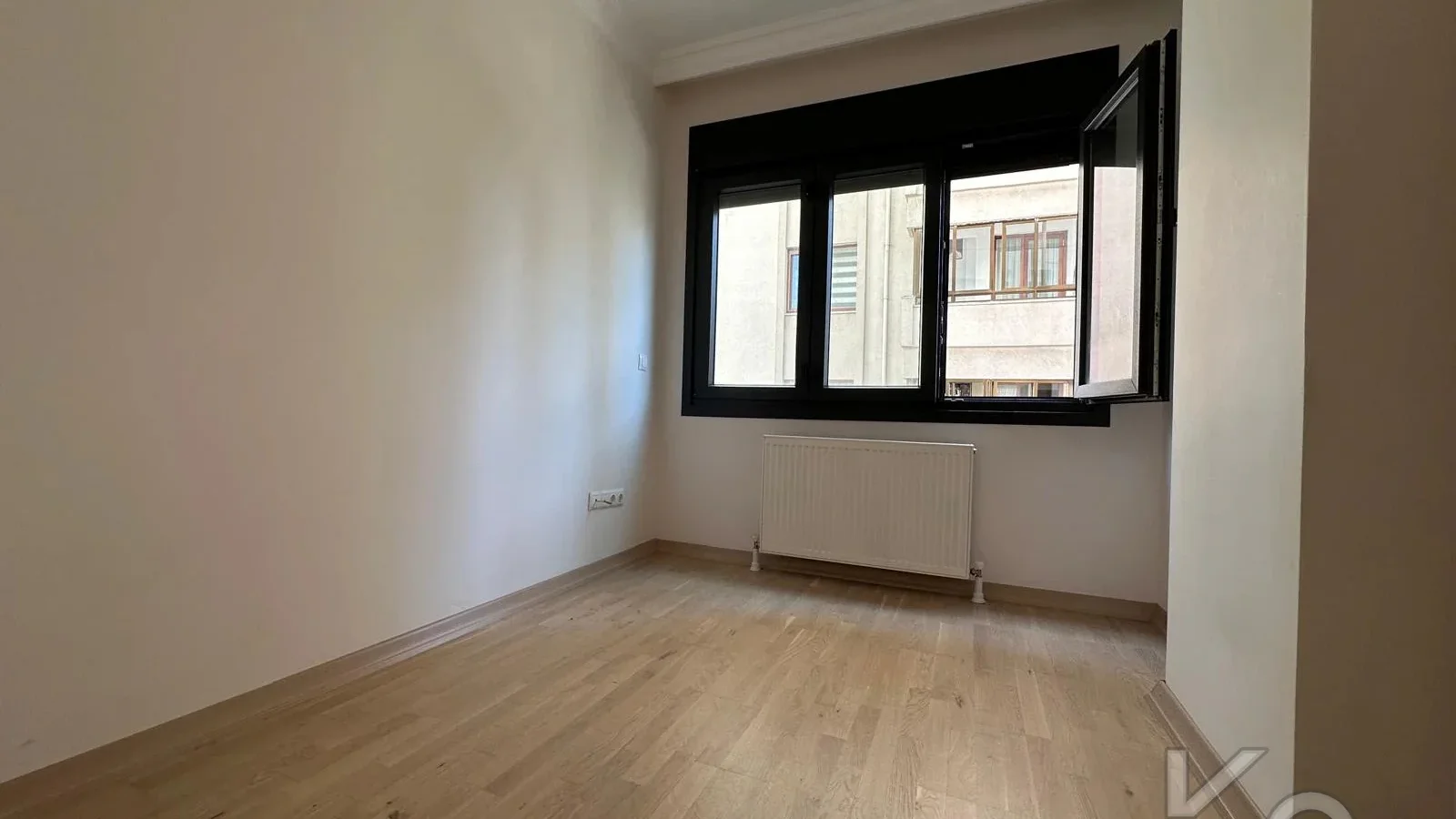 Lacivert Cadde Erenköy'de Butik Binada Kombili Ebeveyn Ban.85 M² 3+1