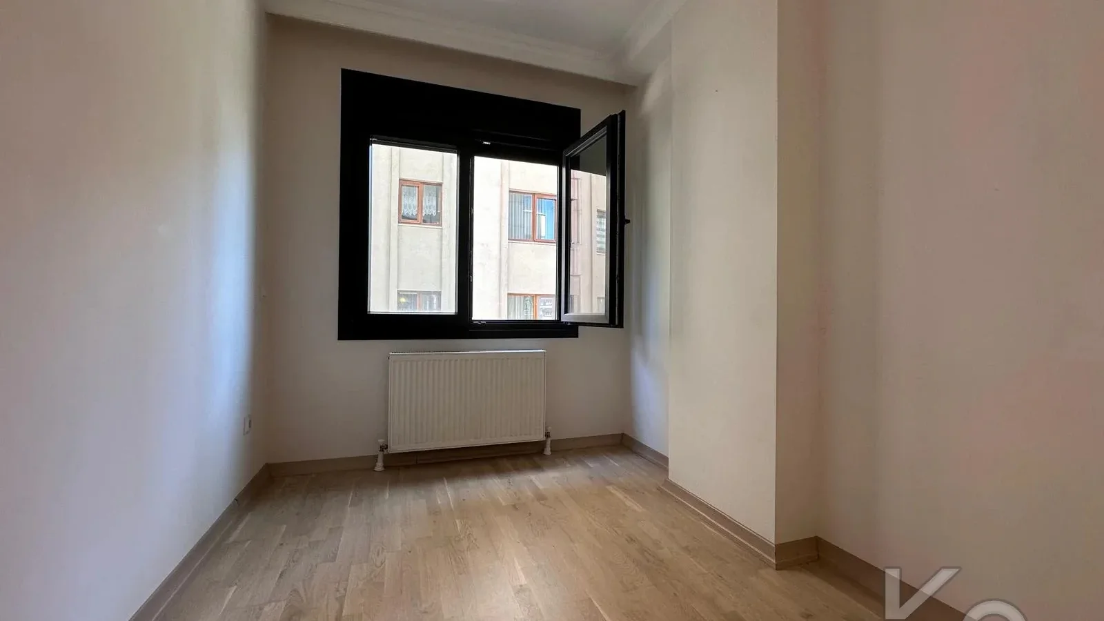 Lacivert Cadde Erenköy'de Butik Binada Kombili Ebeveyn Ban.85 M² 3+1
