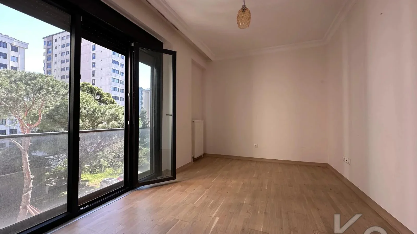 Lacivert Cadde Erenköy'de Butik Binada Kombili Ebeveyn Ban.85 M² 3+1