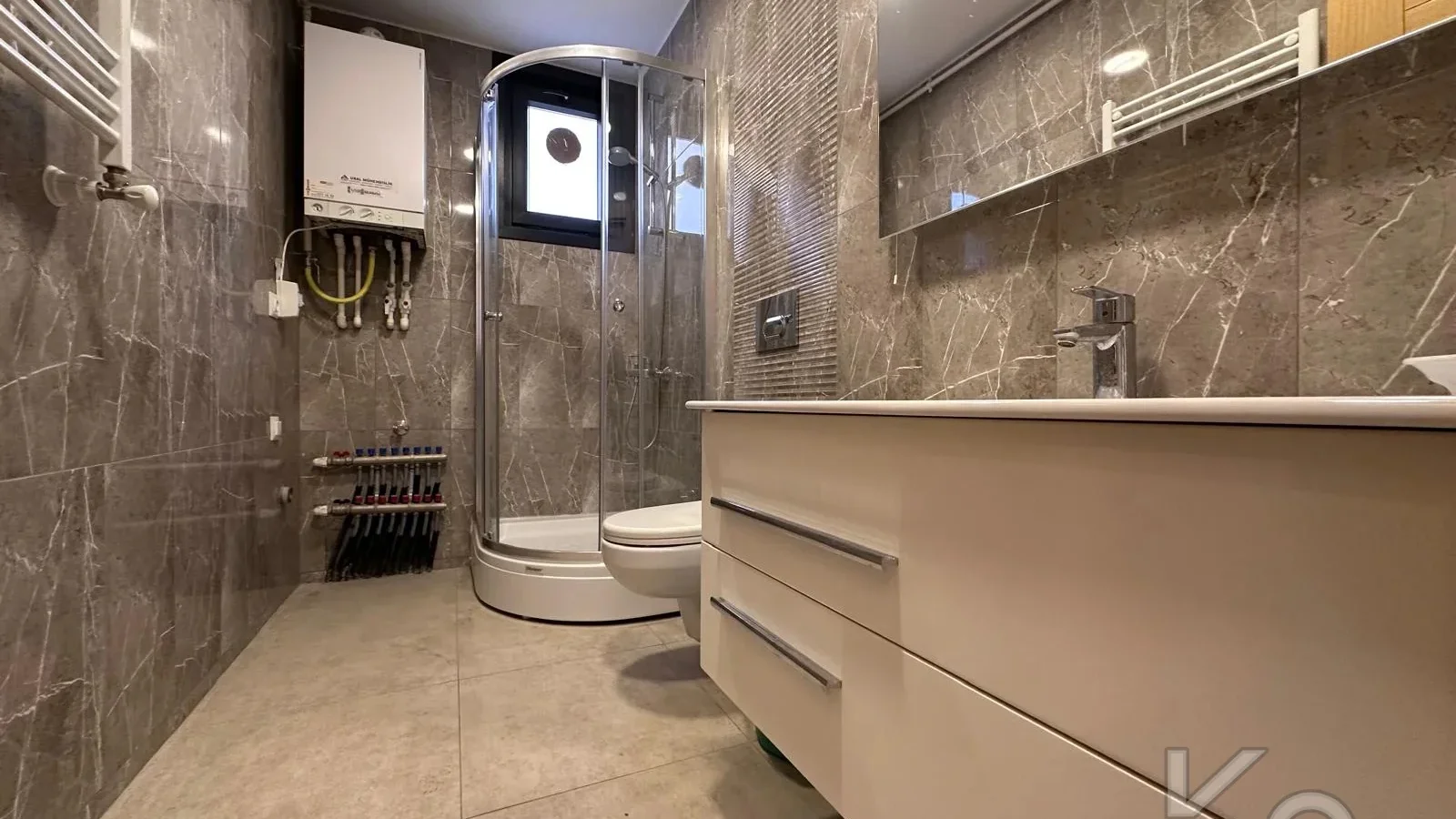 Lacivert Cadde Erenköy'de Butik Binada Kombili Ebeveyn Ban.85 M² 3+1