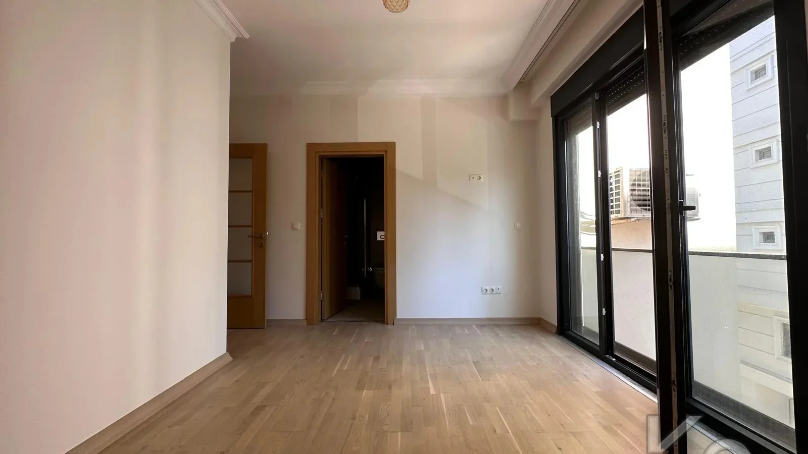 Lacivert Cadde Erenköy'de Butik Binada Kombili Ebeveyn Ban.85 M² 3+1