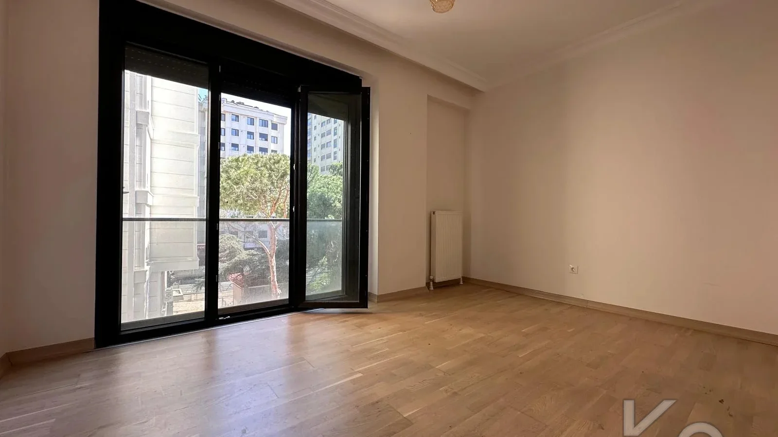 Lacivert Cadde Erenköy'de Butik Binada Kombili Ebeveyn Ban.85 M² 3+1