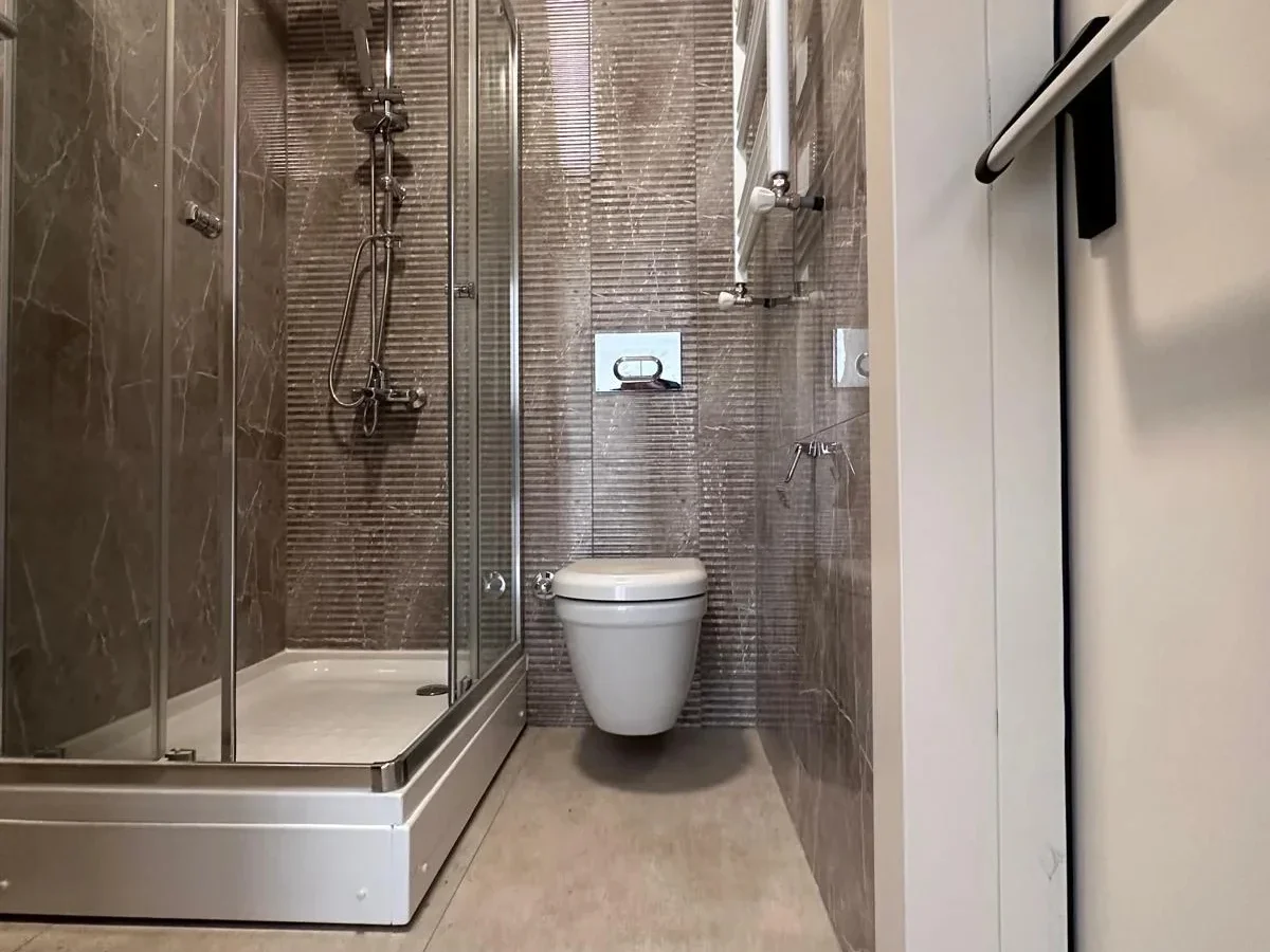 Lacivert Cadde Erenköy'de Butik Binada Kombili Ebeveyn Ban.85 M² 3+1