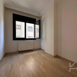 Lacivert Cadde Erenköy'de Butik Binada Kombili Ebeveyn Ban.85 M² 3+1