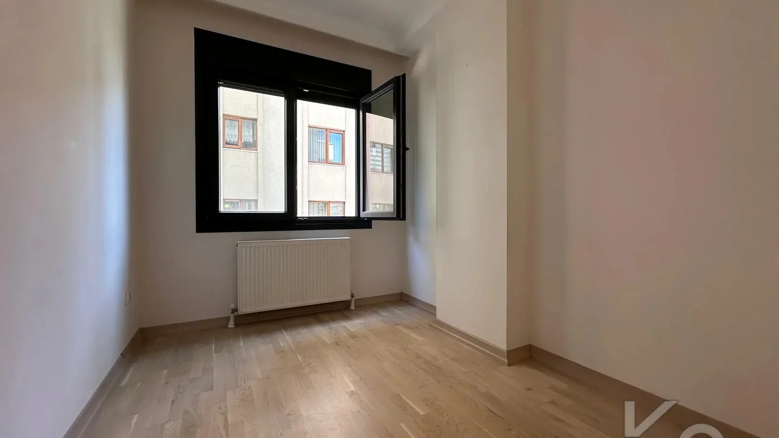 Lacivert Cadde Erenköy'de Butik Binada Kombili Ebeveyn Ban.85 M² 3+1