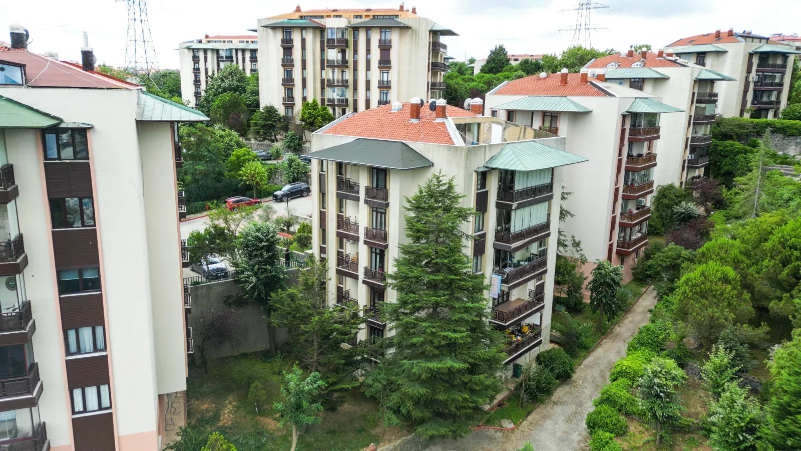 Sarıyer Zekeriyaköy'de Prestijli Sitede 4+1 Satılık Daire