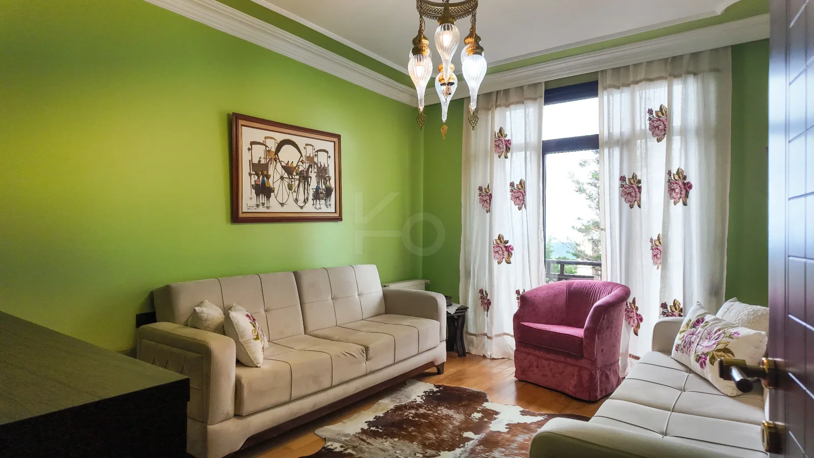 Sarıyer Zekeriyaköy'de Prestijli Sitede 4+1 Satılık Daire